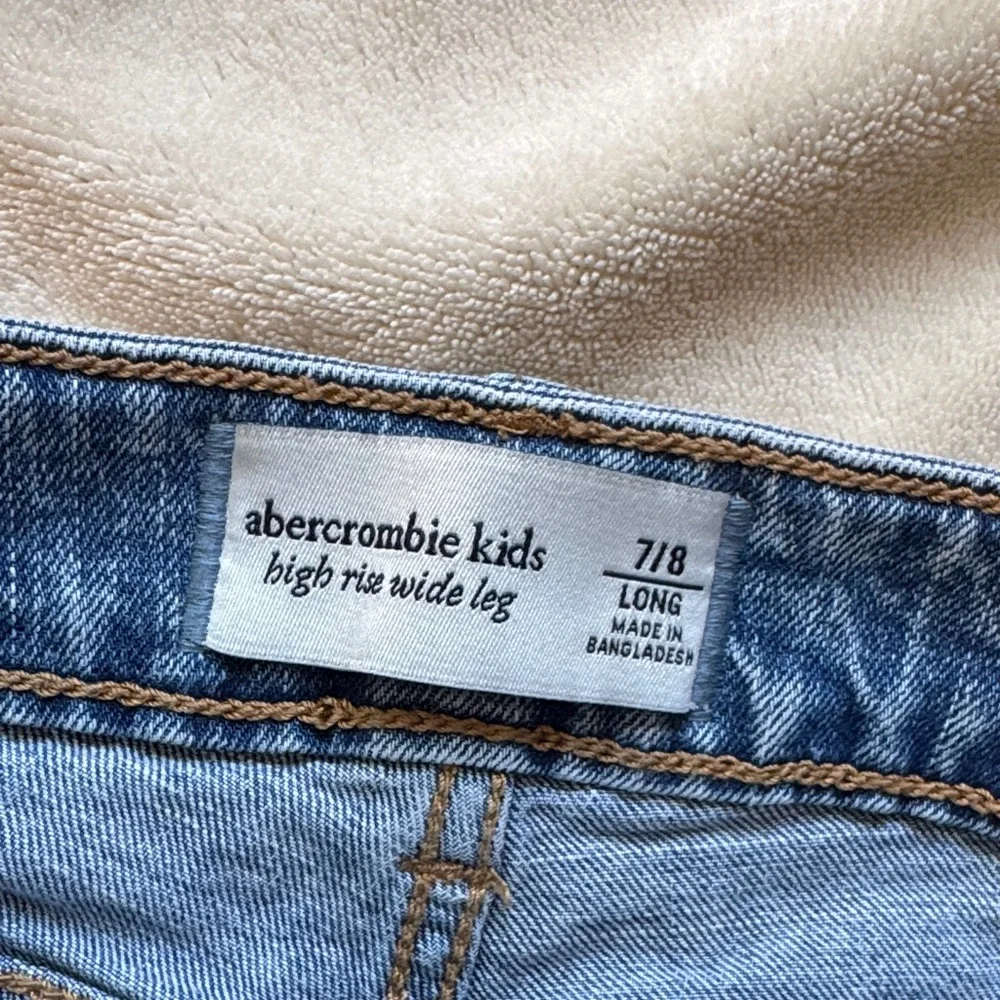 Kids’ Abercrombie & Fitch Wide-Leg Jeans - Picture 2 of 6